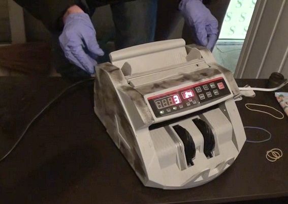 Берут деньги и убегают через задние двери: в Киеве появились фальшивые обменники